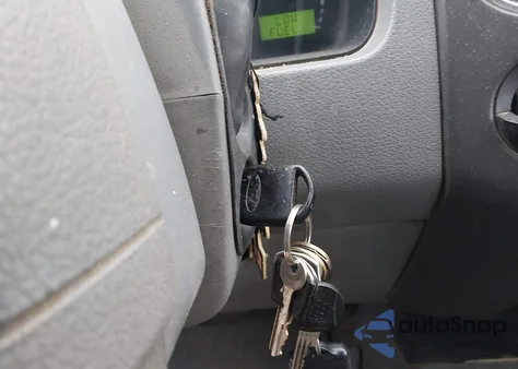 2005 Ford F-150 Stx/Xl/Xlt z USA, uszkodzony, nr VIN 1FTRX12W45NA75160